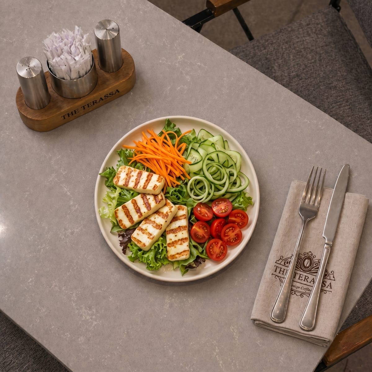 Hellim Peynirli Salata